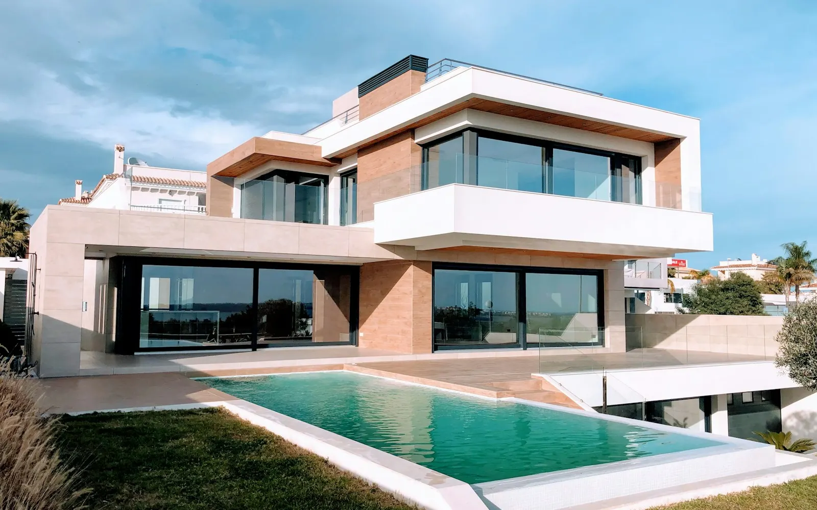 Casa moderna com piscina